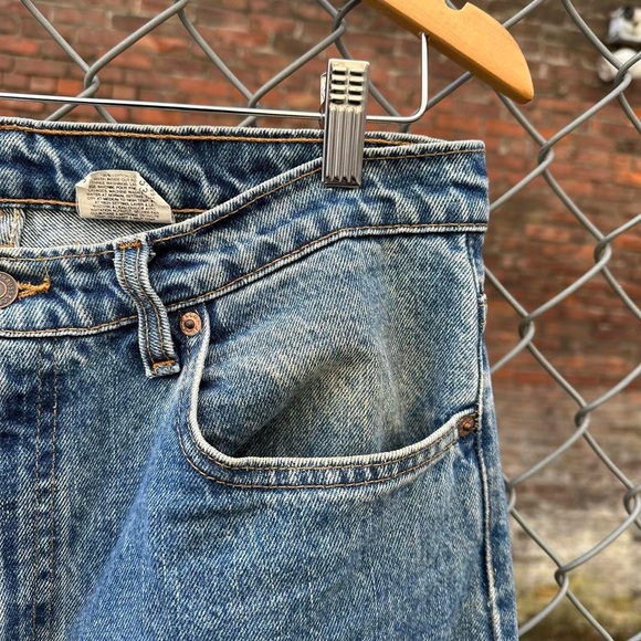 Vintage 90’s 550 Levi’s denim jeans! High waisted tapered leg! - Picture 3 of 5
